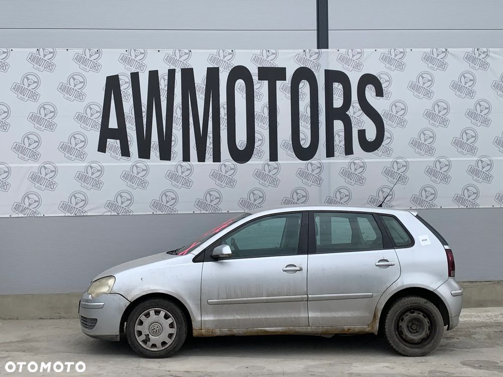 VOLKSWAGEN POLO 2008 *SAMOCHÓD NA CZĘŚCI* 4556 MASKA, LAMPA, DRZWI, LUSTERKO, ZDERZAK, GRILL, BŁOTNIK, KLAPA, BELKA, DESKA, FOTELE, KANAPA, ĆWIARTKA KIEROWNICA, TARCZE, ZACISKI, ZAWIESZENIE, KOMPLETNY PRZÓD, KOMPLETNY TYŁ, LICZNIK, ZEGARY, PRAWE LEWE PRZÓD TYŁ - 1