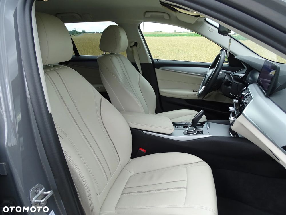 BMW Seria 5 520e Luxury Line - 10