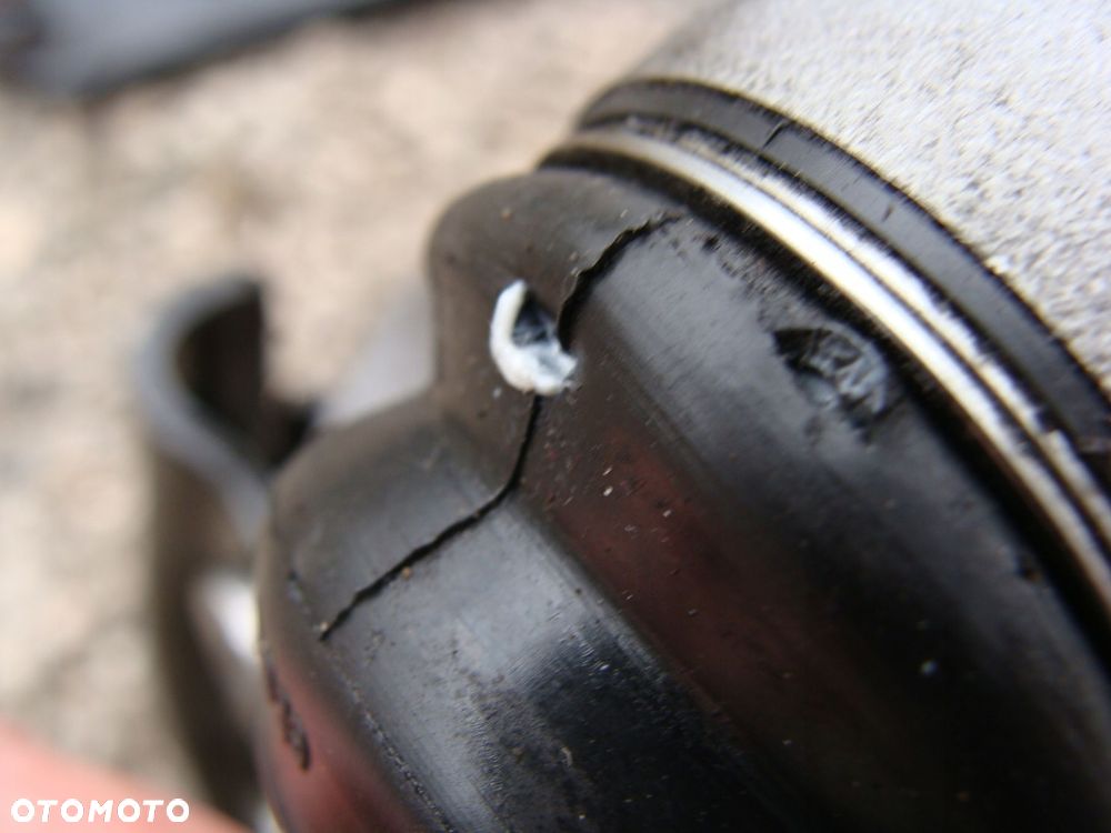 wahacz prawy volvo xc40 32221282 - 3