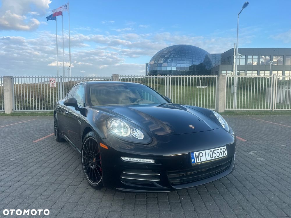 Porsche Panamera PDK Platinum Edition - 2