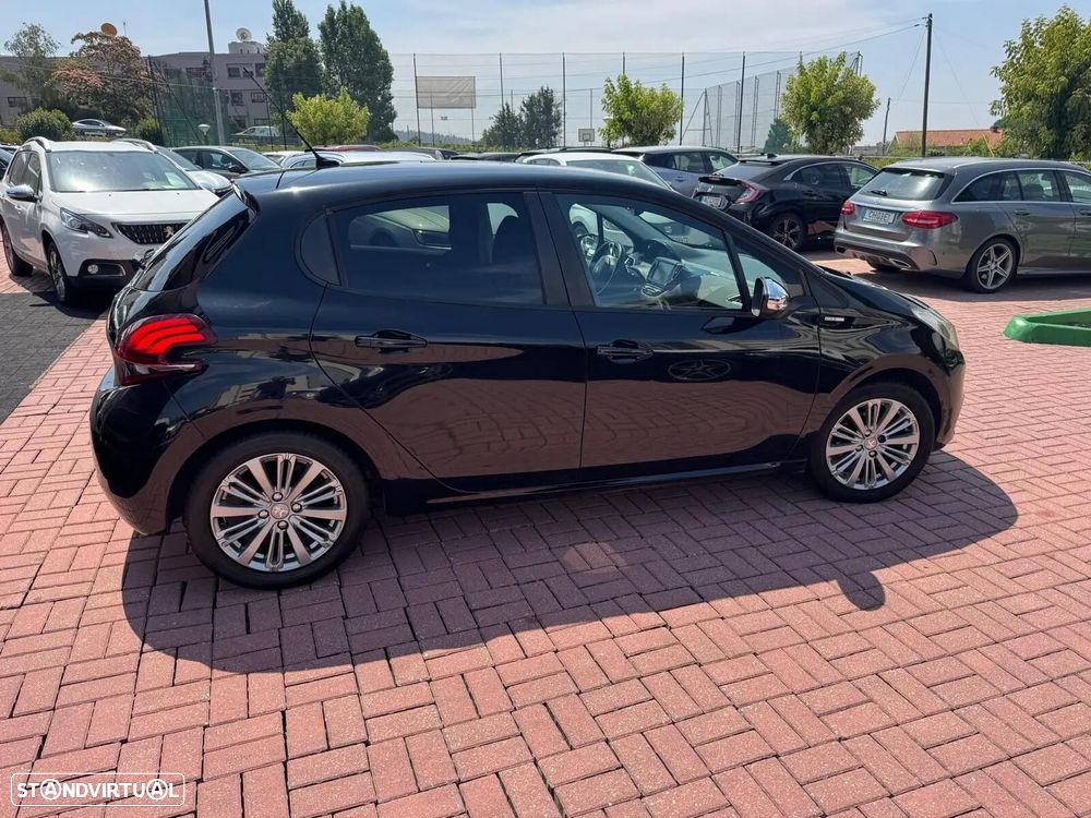Peugeot 208 - 16