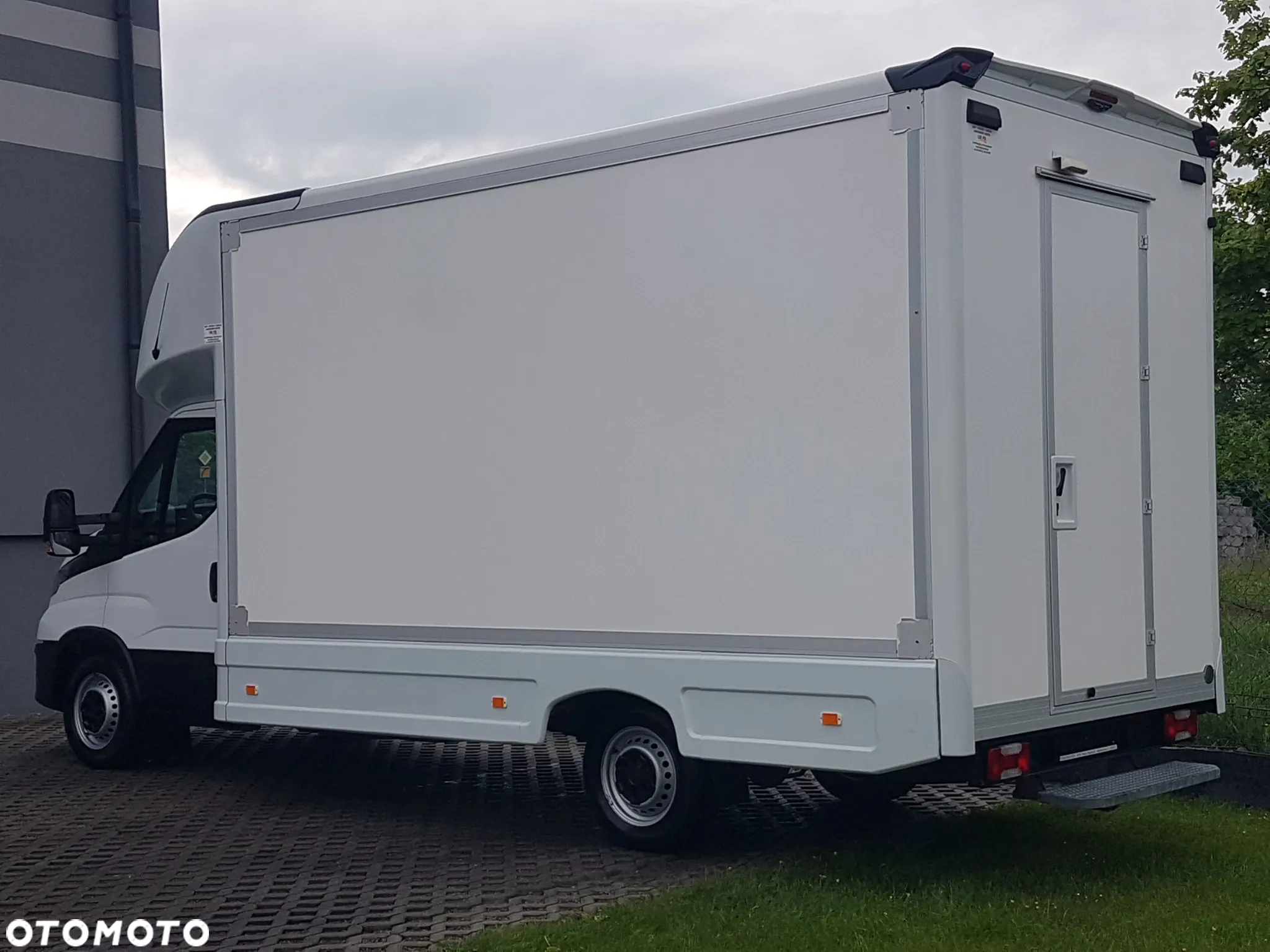 Iveco DAILY KONTENER NISKOPODŁOGOWY 4,43x2,23x2,42 SKLEP BAR FOODTRUCK KAMPER KLIMA - 3