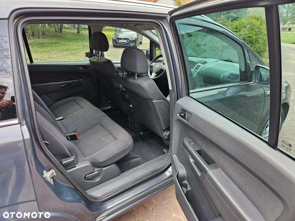 Opel Zafira - 10
