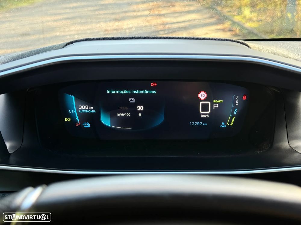 Peugeot e-208 GT - 17