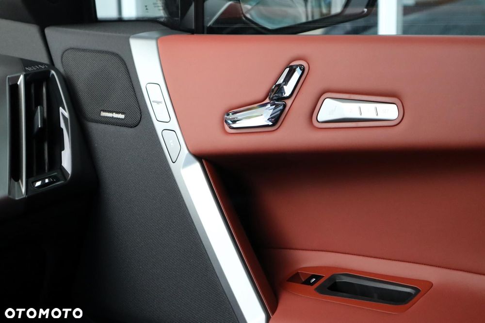 BMW iX - 19