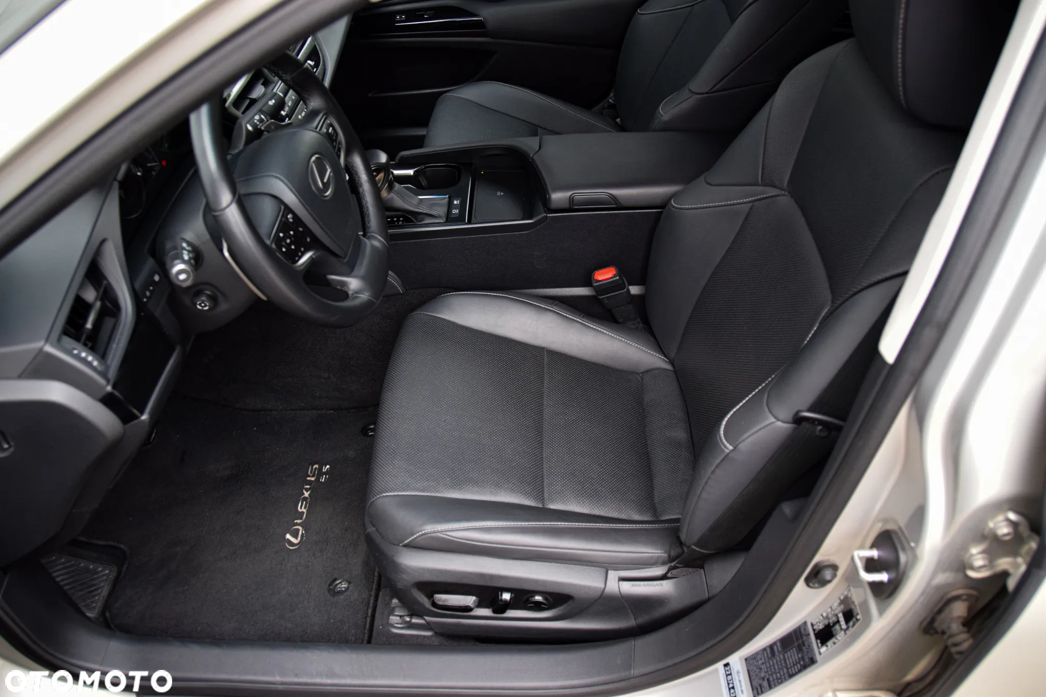 Lexus ES 300h Business Edition - 8
