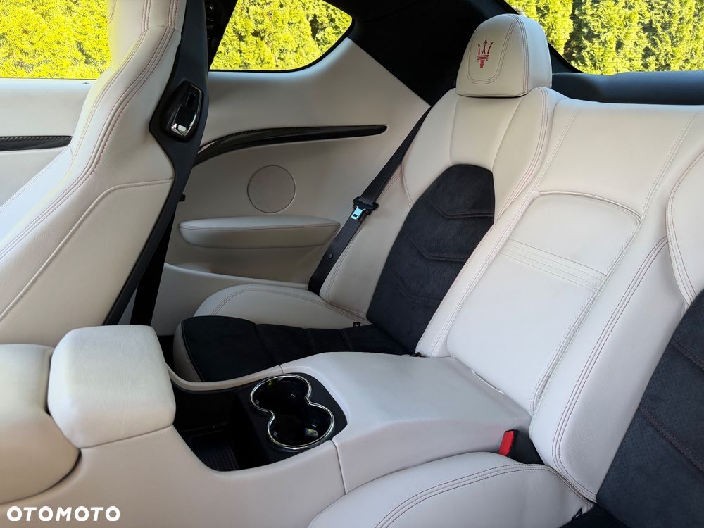 Maserati GranTurismo S Automat - 28