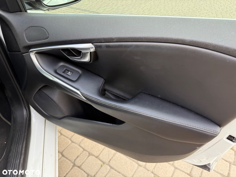 Volvo V40 D2 R-Design Summum - 25