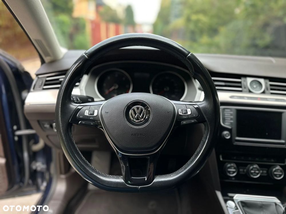 Volkswagen Passat 2.0 TDI SCR Highline - 20