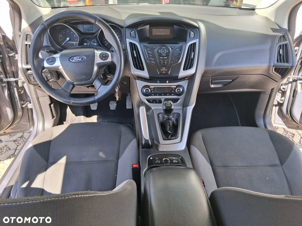 Ford Focus 1.6 Ambiente - 9