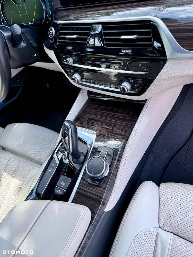 BMW Seria 5 530i xDrive Luxury Line - 20