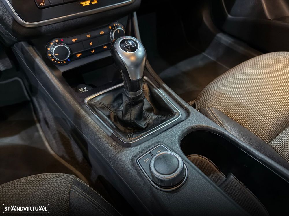 Mercedes-Benz CLA 180 d Shooting Brake Style - 18