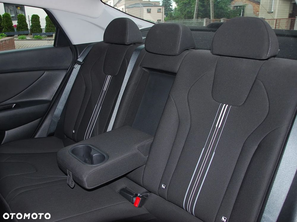 Hyundai Elantra 1.6 Smart CVT - 14