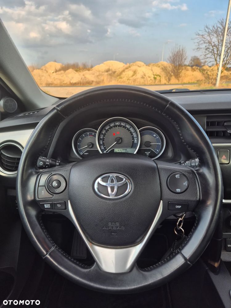Toyota Auris 2.0 D-4D Executive - 18