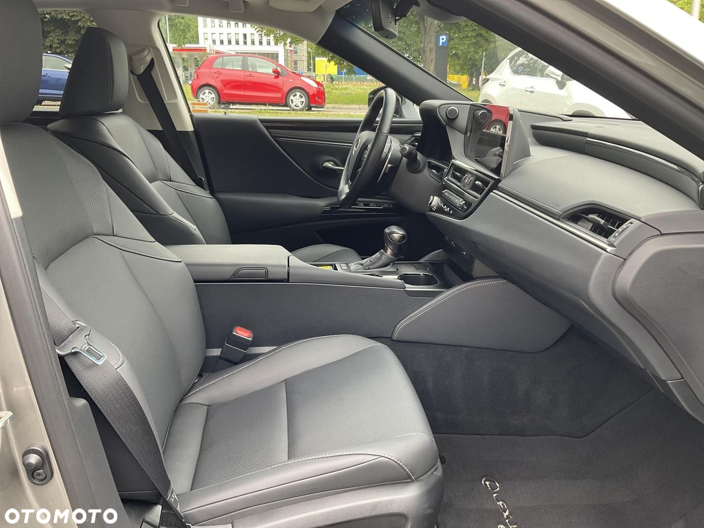 Lexus ES 300h Business Edition - 12