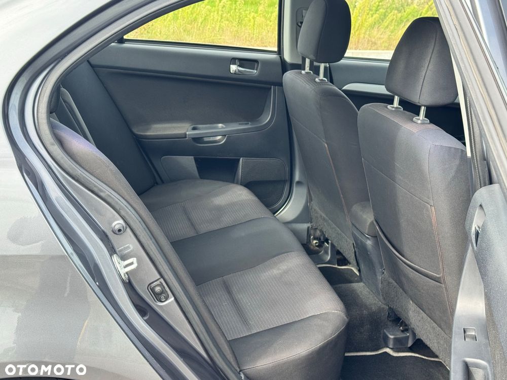 Mitsubishi Lancer 2.0 DID Instyle - 32