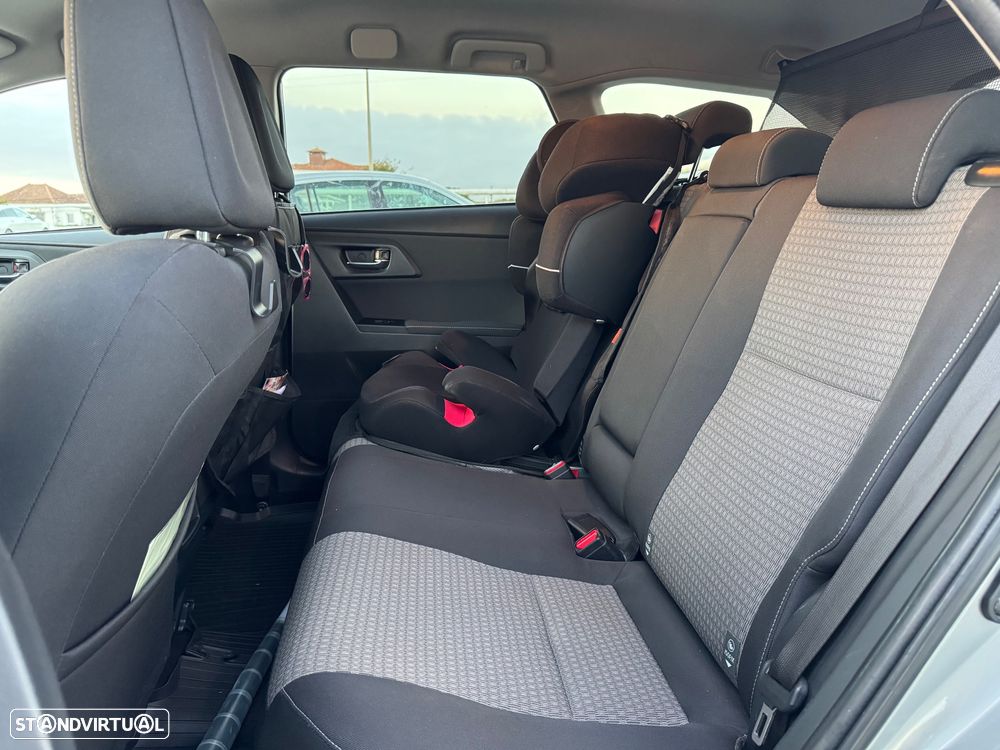 Toyota Auris Touring Sports 1.8 HSD Comfort+P.Sport - 13