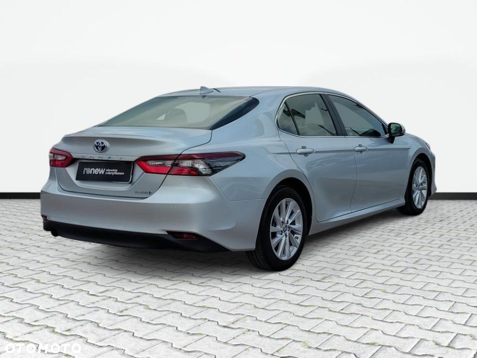 Toyota Camry - 5
