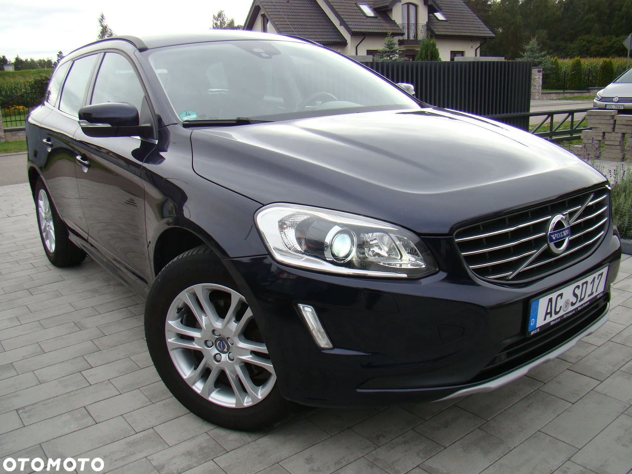 Volvo XC 60 D4 Momentum Pro - 1