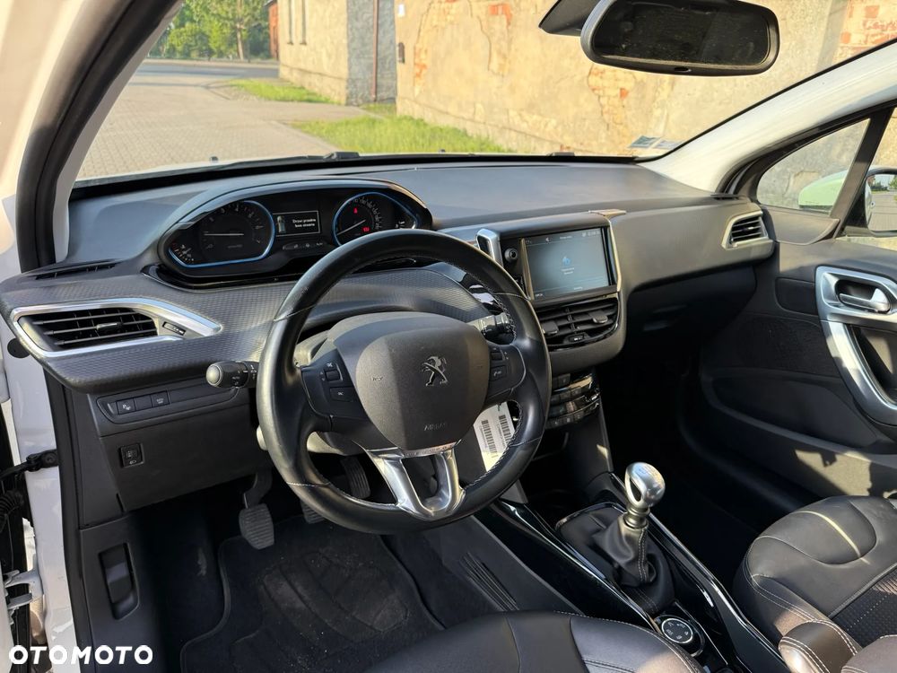 Peugeot 2008 PureTech 130 Allure - 12