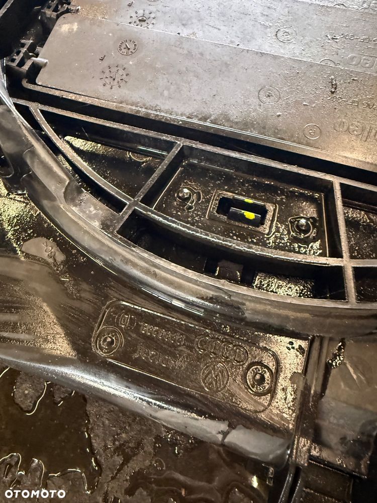 Audi a4b8  Moduł sterownik drzwi lewy przód 8T0959793 - 100 złoty  Panel klimatyzacji 8K1820043AG - 150 złoty  Silniczek wycieraczek 8K1955119A - 100 złoty  Panel sterowania 8K0864261 - 100 złoty  Panel przycisk ESP 8K0959673 - 100 złoty  Wyświetlacz Navi 8T0919603G - 100 złoty  Moduł sterowania gateway - 100 złoty  Moduł komfortu 8K0907063DH - 200 złoty  Moduł sterownika hamulca ręcznego 8K0907801L - 100 złoty  Komputer sterownika silnika 0281018576 - 100 złoty  Włącznik przełącznik świateł 8K0941531AR - 100 złoty  Radio 8R1035186F - 200 złoty  Licznik obrotomierz 8K0920901G - 200 złoty pęknięty  Moduł sterownik komfortu 8K0907064GD - 150 złoty  Pompa sterownik abs 8K0907379CH - 250 złoty  Audi a4b8 lift 8K5945096AC - 500 złoty                          8K5945095AC - 500 złoty  Strefa zgniotu lewa prawa 8K0607133D - 100 złoty                                                8K0807134D- 100 złoty  Kierownicą powietrza 8K0129739A - 100 złoty   Obudowa filtra powietrza 8K0133837BF - 150 złoty  Hak a4b8 - 250 złoty  Belka zderzaka przód 8K0807113F - 250 złoty  Moduł sterownik wentylatora chłodnicy 8K0959501F - 200 złoty  Pas przedni wzmocnienie czołowe belka zderzaka  993329B - 800 złoty  Grill Audi a4b8 8K0853651E - 400 złoty  Czujnik ciśnienia 0281002977 - 100 złoty  Dwie rury węże od wody - 100 złoty za sztukę - 13