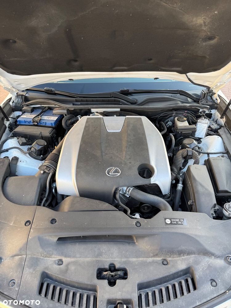 Lexus RC 200t / 300 F Sport - 13