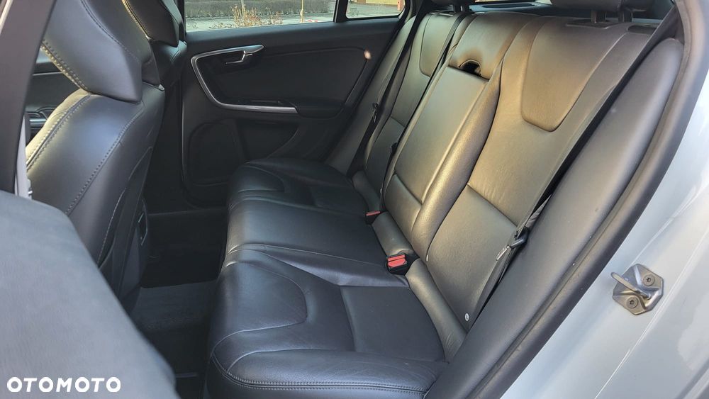 Volvo V60 D4 Summum - 10