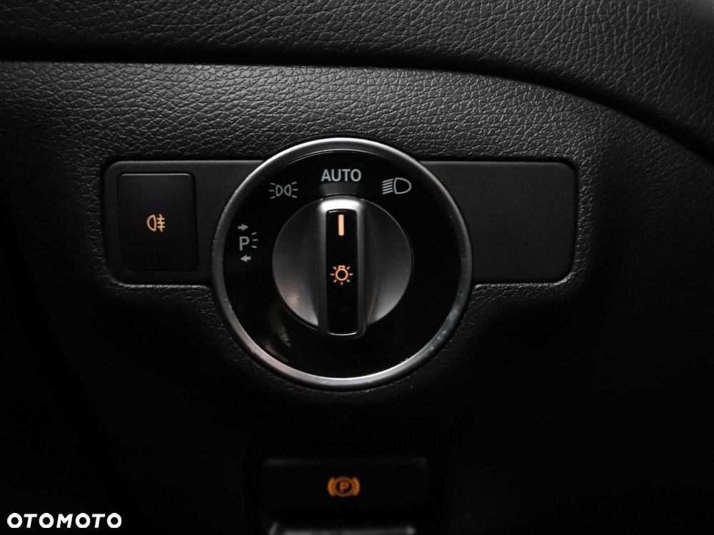 Mercedes-Benz CLA 180 d 7G-DCT - 34