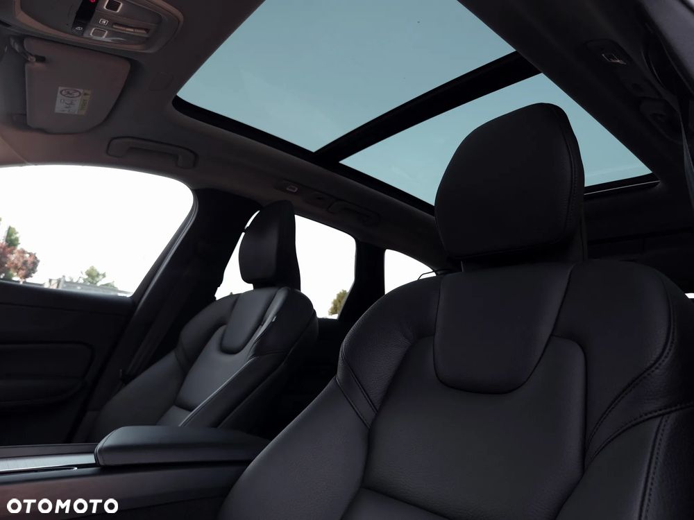 Volvo XC 60 B4 D AWD Plus Dark - 7