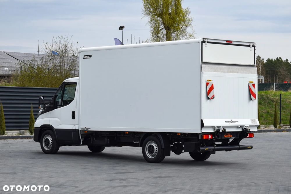 Iveco DAILY 35S14 / 2.3 - 140 KM / AUTIOMAT HI-MATIC / 3 OSOBY / DO 3,5 TONY / KONTENER / DOSTAWCZE / WINDA PALFINGER / KLIMA / TEMPOMAT / 2022 / SERWISOWANY / SPROWADZONY Z NIEMIEC - 7