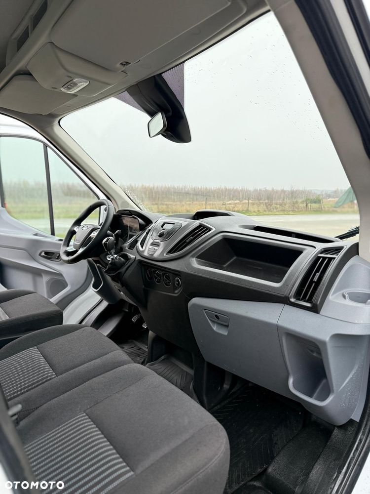 Ford Transit. - 12