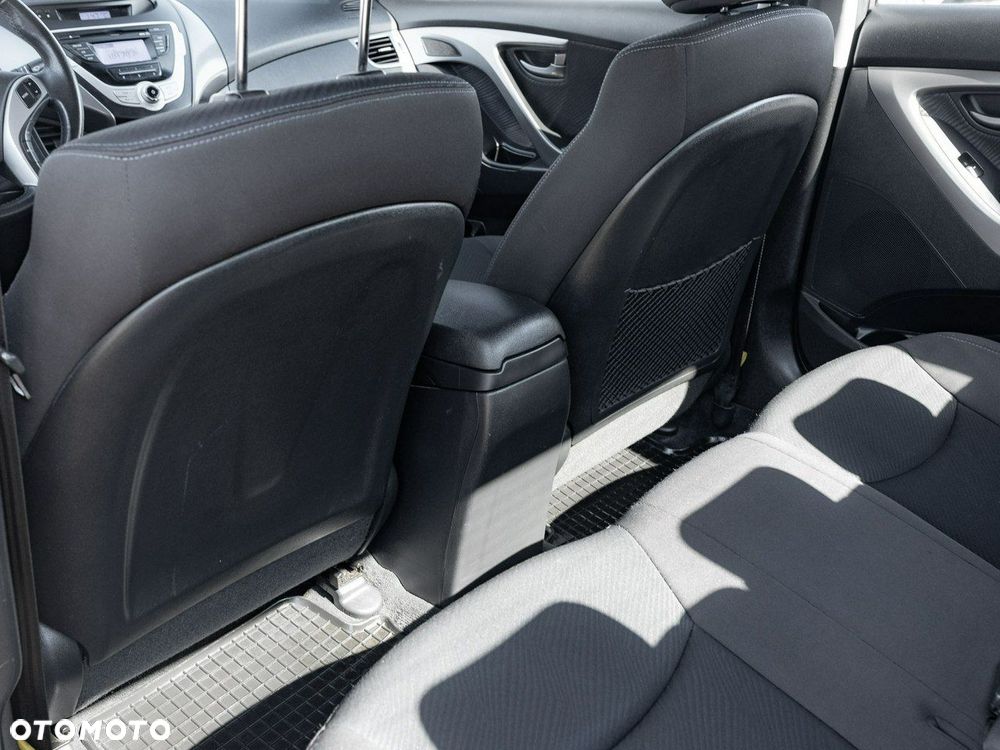 Hyundai Elantra 1.6 Classic + - 20