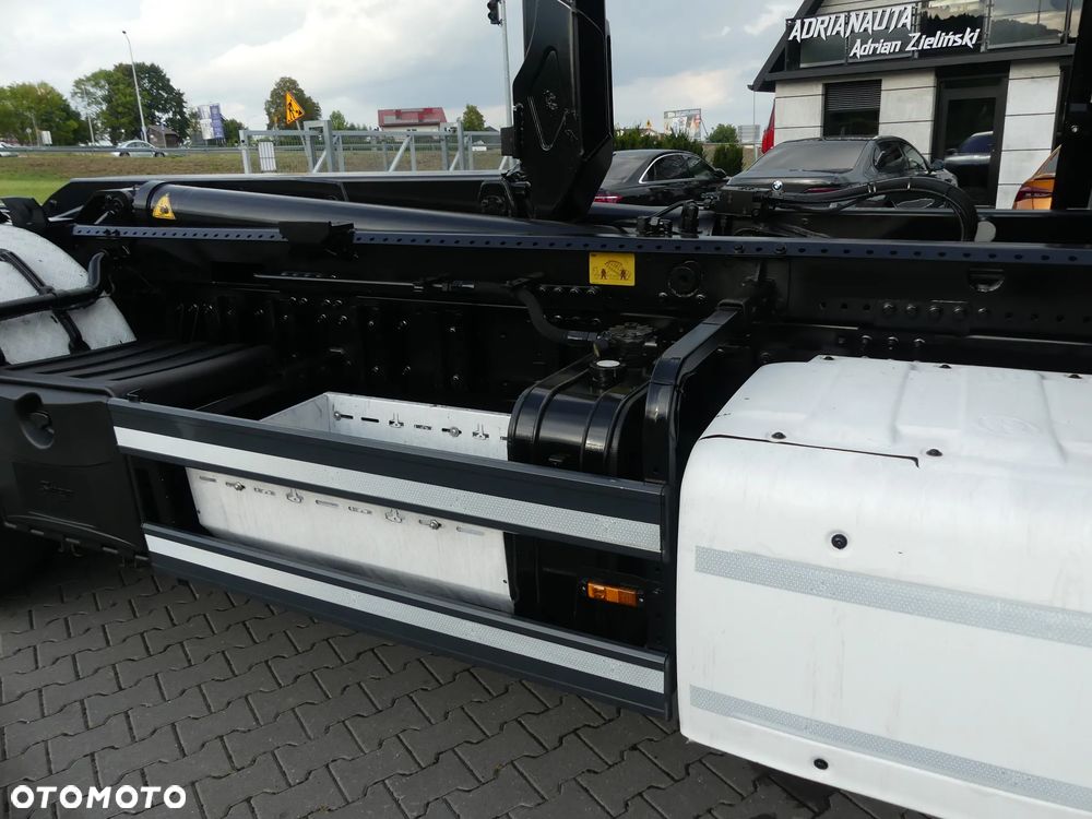 DAF XF 106.510 / 6x2 / HAKOWIEC / RETARDER / EURO 6 / OŚ SKRĘTNA / - 20