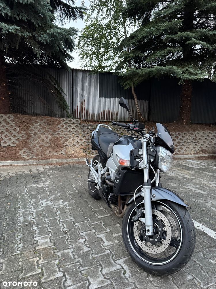 Suzuki GSR - 6