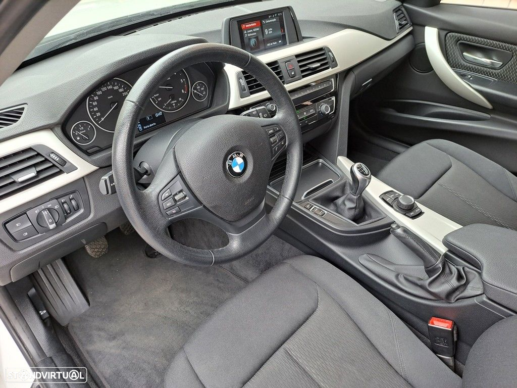 BMW 318 d Touring - 10