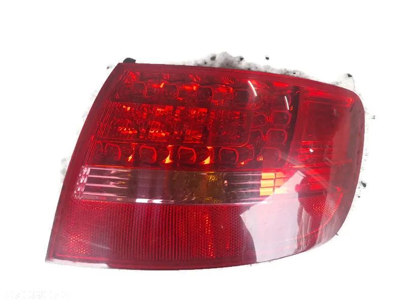 AUDI A6 C6 05r KOMBI LAMPA PRAWY TYŁ W BŁOTNIK LED - 1