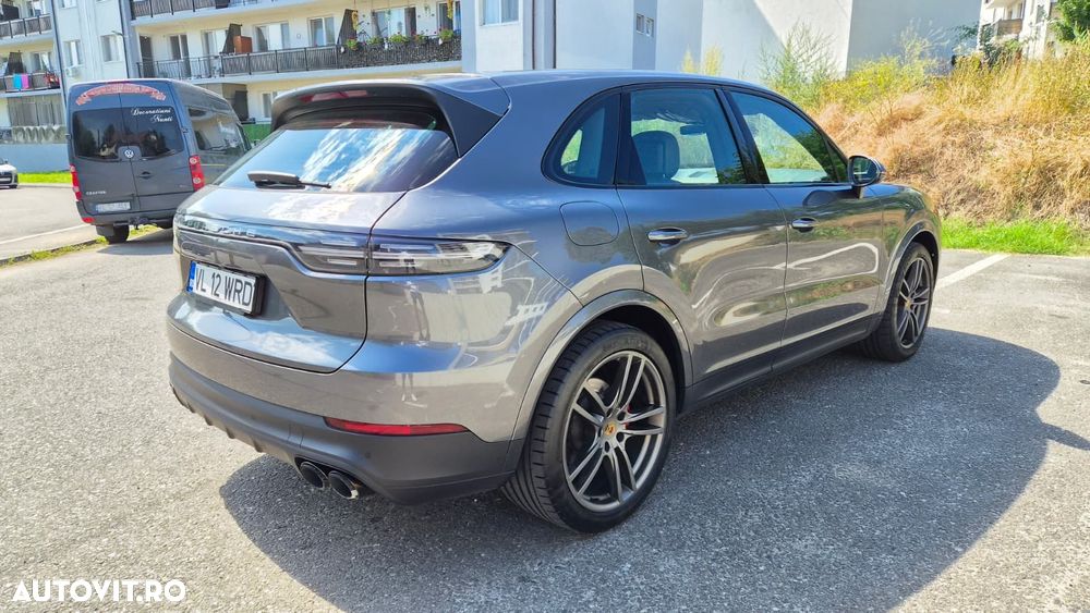 Porsche Cayenne - 4