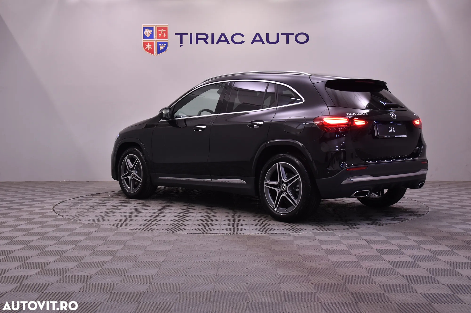 Mercedes-Benz GLA 200 d 4MATIC Aut. - 3