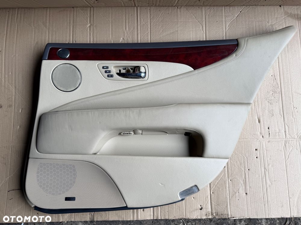 Boczek drzwi szyta skóra prawy tył Lexus LS600hL 06-12r. - 1