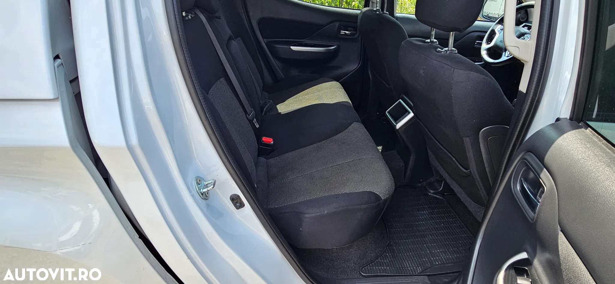 Mitsubishi L200 Double Cab 2.2 DI-D A/T Intense - 10