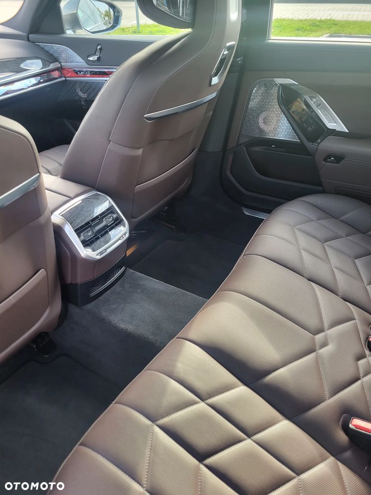 BMW Seria 7 - 17
