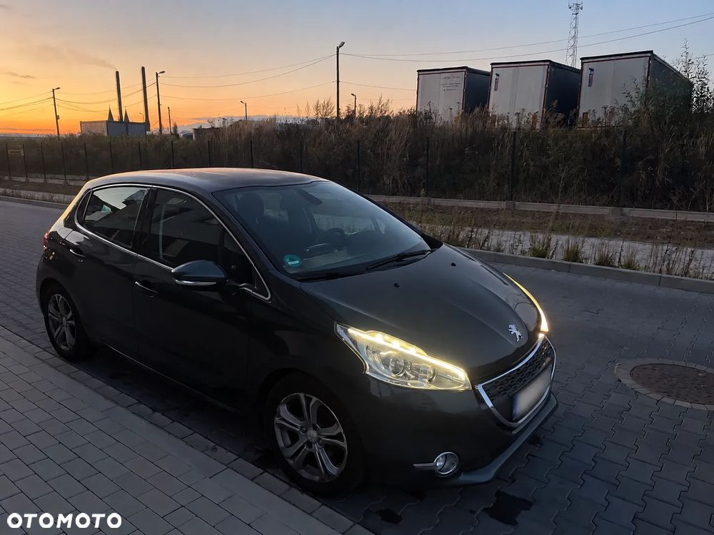 Peugeot 208 2012 photo 2