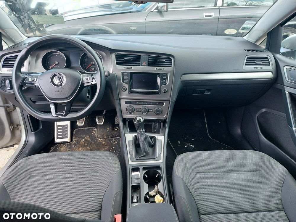Volkswagen Golf - 11