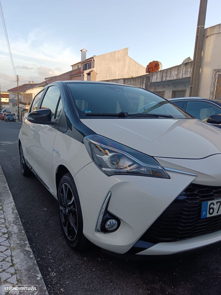Toyota Yaris 1.5 HSD Square Collec.White - 2