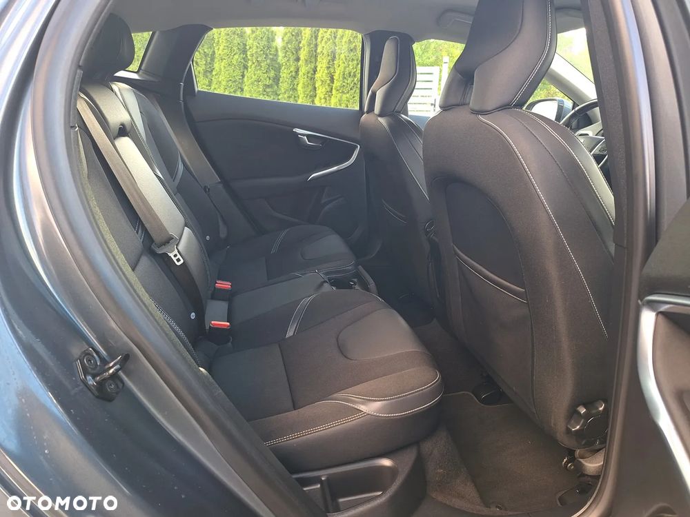 Volvo V40 D2 Momentum - 13