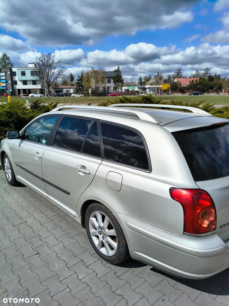 Toyota Avensis 2.0 D-4D High - 2