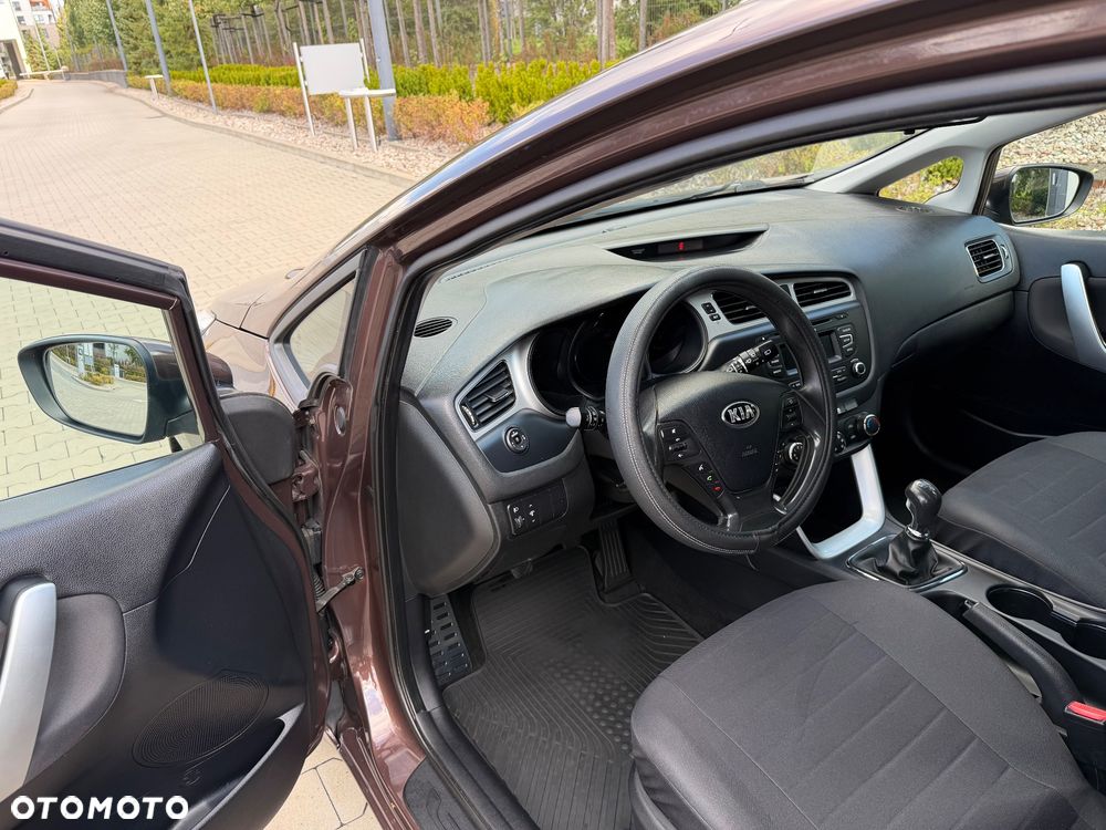 Kia Ceed - 8