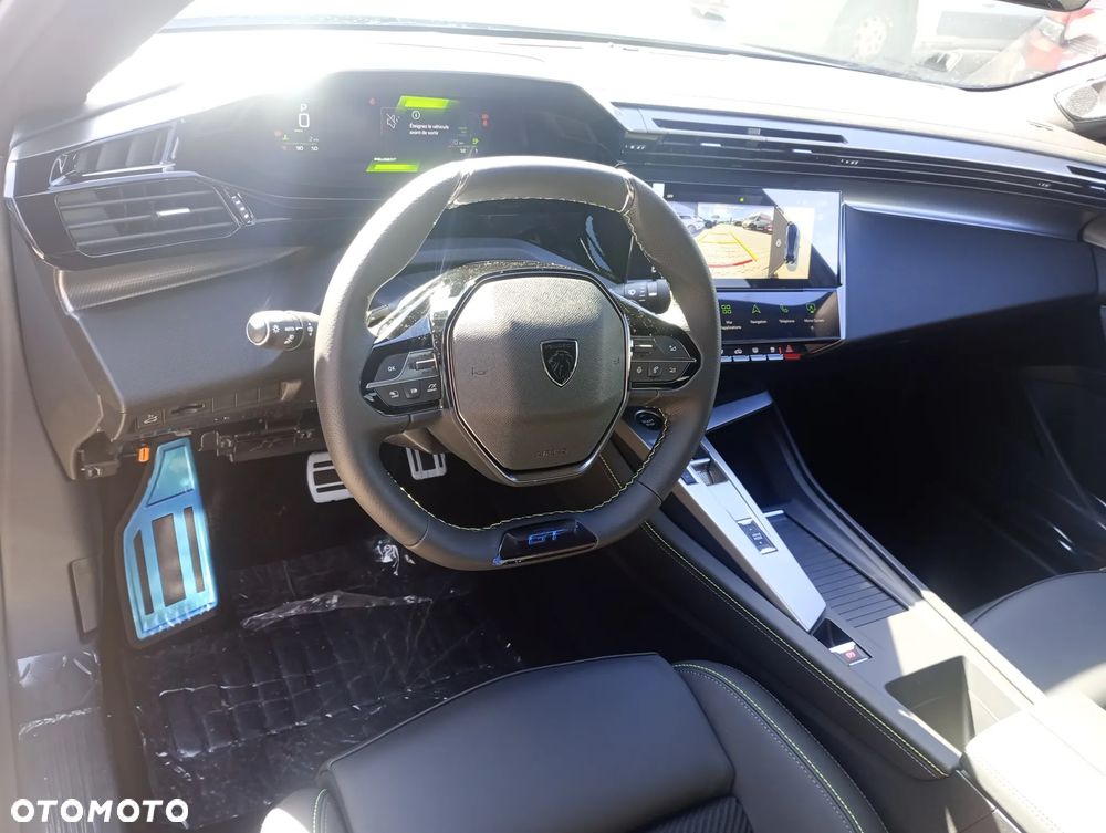 Peugeot 408 - 8