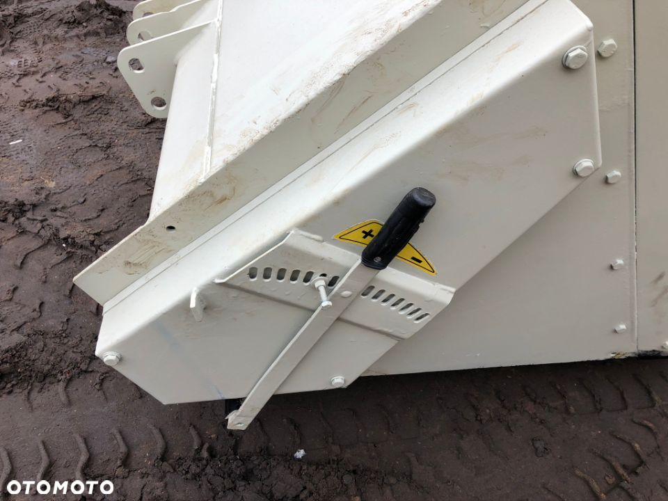 Samozaładowcza piaskarka Fjaras posypywarka solarka akcja zima 1200 l - 5