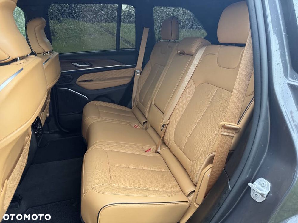 Jeep Grand Cherokee - 22